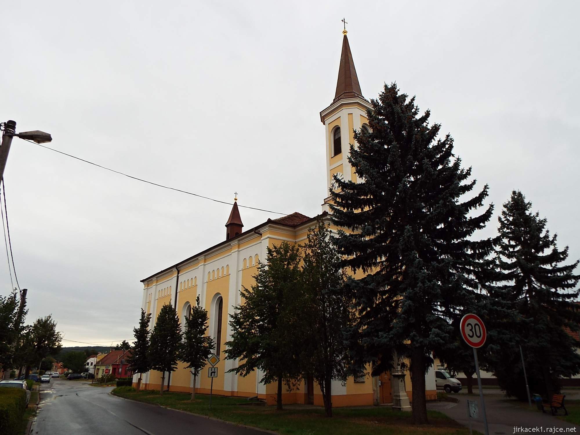 Vranovice - kostel Navštívení Panny Marie - celkový pohled