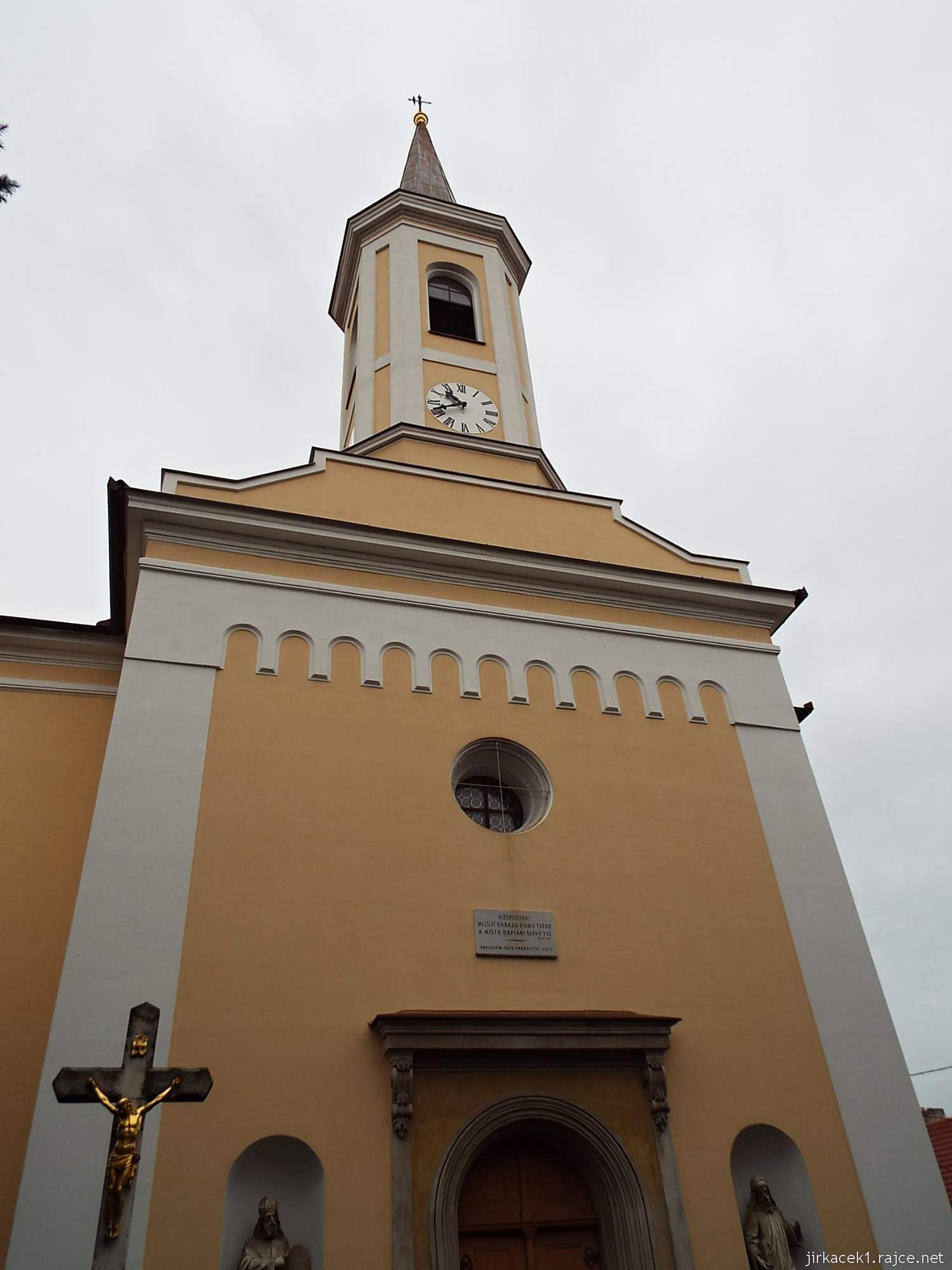 Vranovice - kostel Navštívení Panny Marie - čelní pohled a věž
