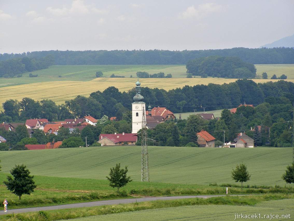 Šenov u Nového Jičína - Bannerova studánka - výhled od studánky na kostel sv. Martina v Šenově u Nového Jičína