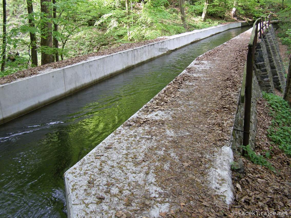 Weisshuhnův kanál 23 - jeden ze dvou akvaduktů