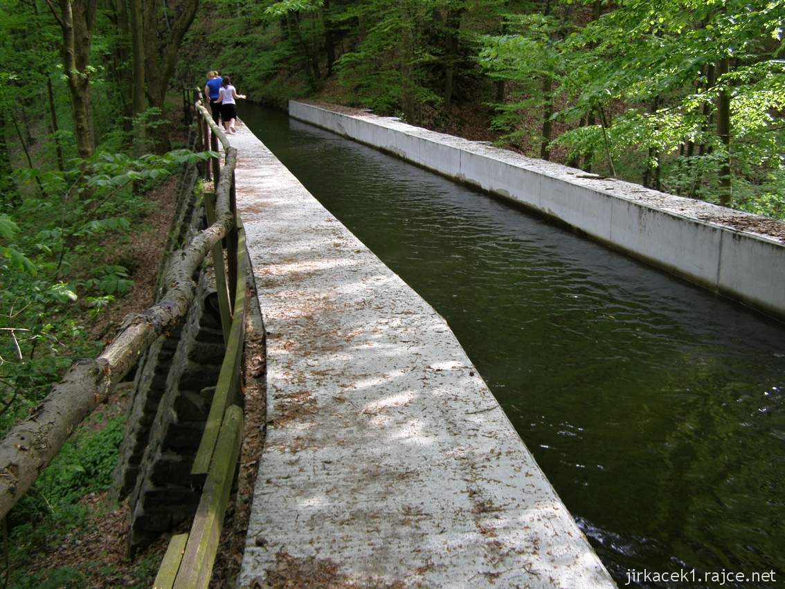 Weisshuhnův kanál 24 - jeden ze dvou akvaduktů