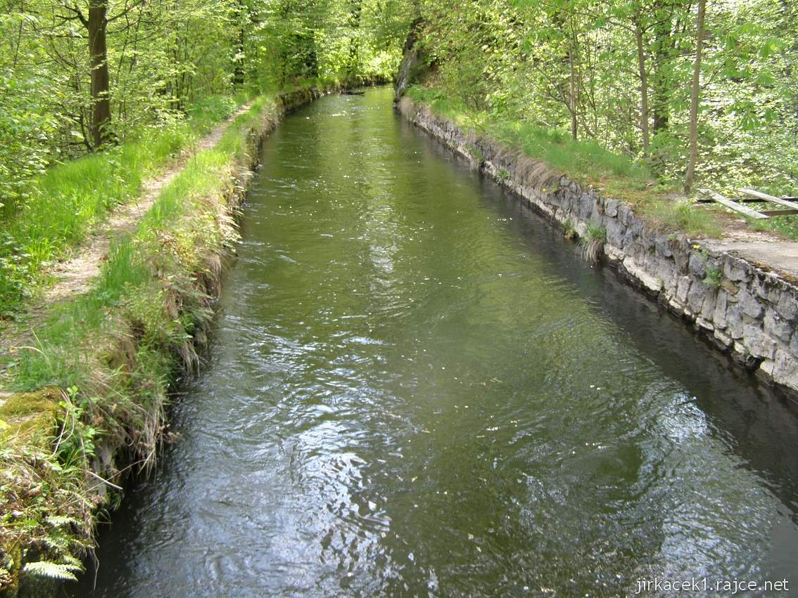 Weisshuhnův kanál 36 - kanál nedaleko pamětní cedule