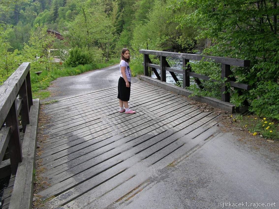 Weisshuhnův kanál 41 - červená trasa - most u vodního náhonu