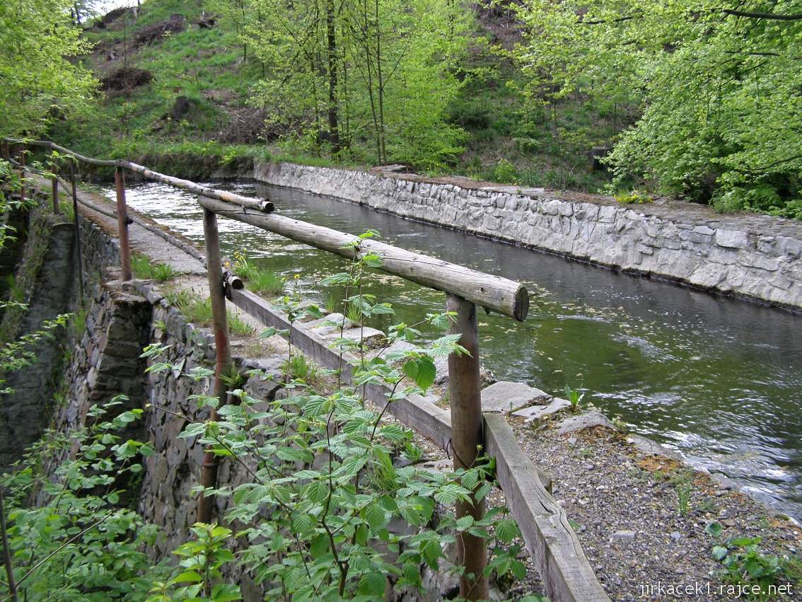 Weisshuhnův kanál 47 - druhý akvadukt nad chatami