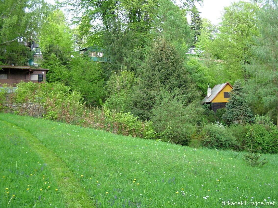 Weisshuhnův kanál 73 - chatky u kanálu na začátku i na konci trasy
