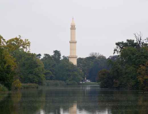 Lednice - rozhledna Minaret - pohled z dálky