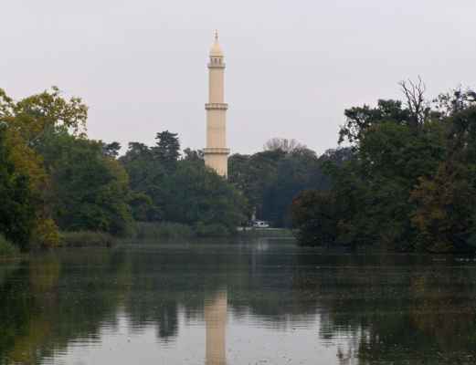 Lednice - rozhledna Minaret - pohled přes zámecké rybníky