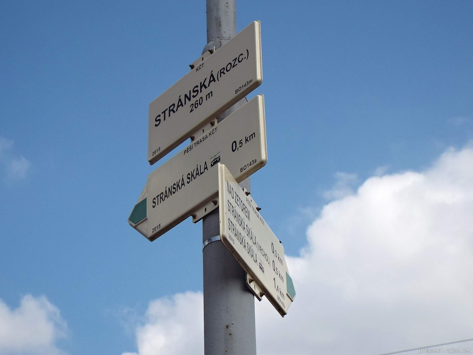 B - Brno - Stránská skála 01 - rozcestník u parkoviště
