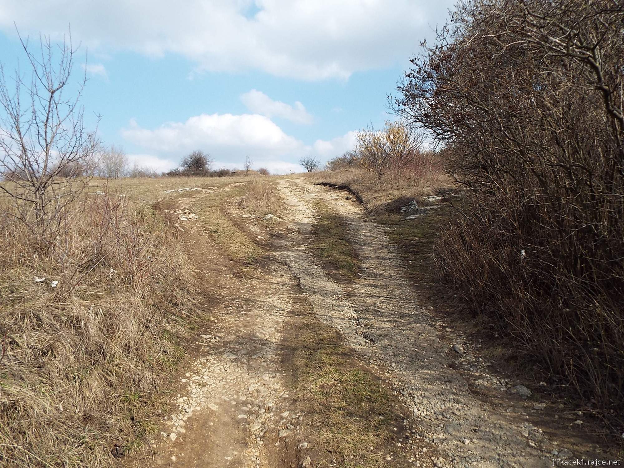 B - Brno - Stránská skála 02 - cesta z parkoviště na vrchol