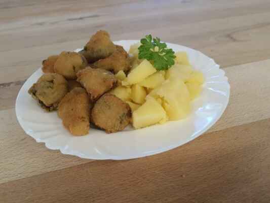10.9.2021 Samžená brokolice, vařené brambory s máslem