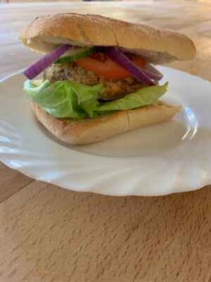 Burger z lososu s francouzskou bagetou 1.10. 2021