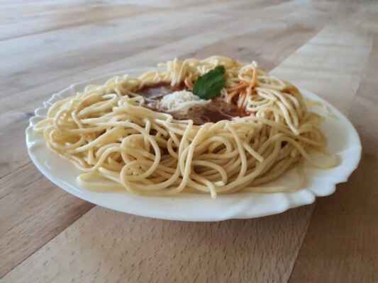 Špagety s tomatovou omáčkou a sýrem 2.11. 2021