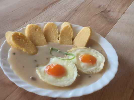 Sázené vejce s hříbkovou omáčkou, polentové knedlíky 8.12. 2021