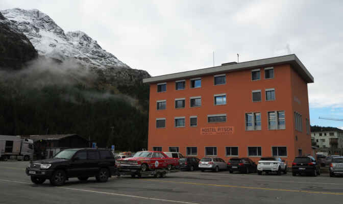 v 19 hod. jsme v cíli naší cesty, Sankt Moritz, hostel Pitsch, tady místo deště nasněžilo ...