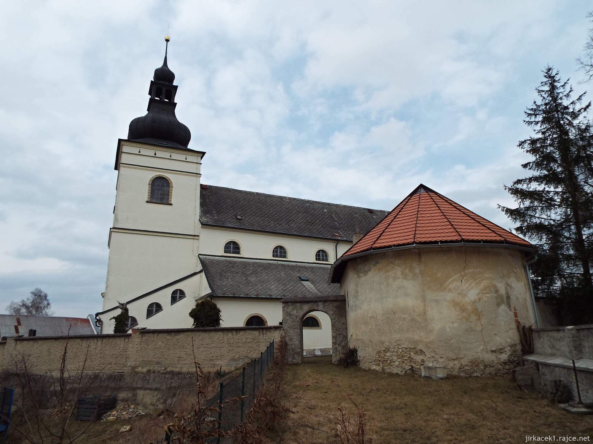 45 - Svitavy - Kostel sv. Jiljí 13 - kostel a kostnice u zdi