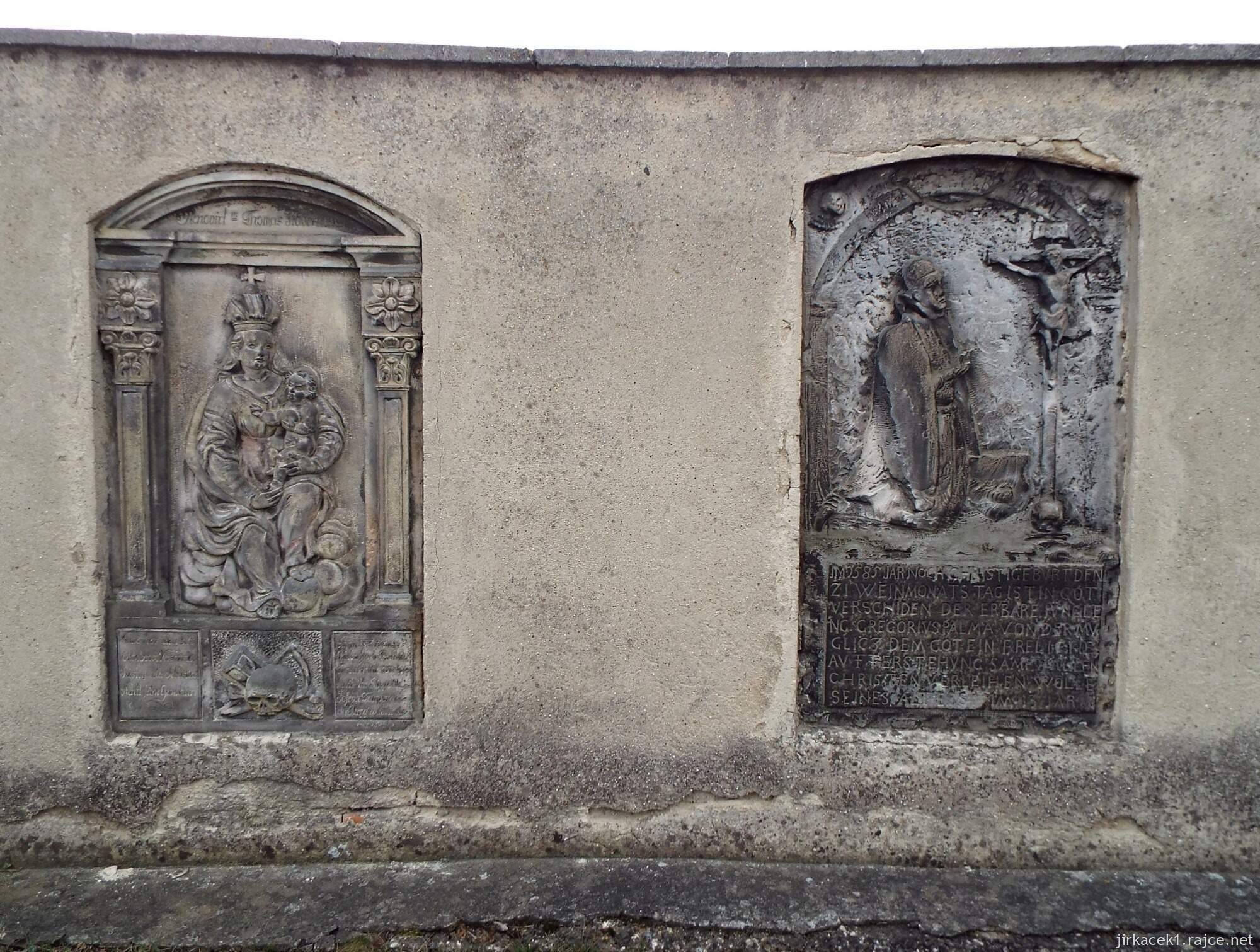 45 - Svitavy - Kostel sv. Jiljí 17 - náhrobky na zdi naproti vchodu do kostela