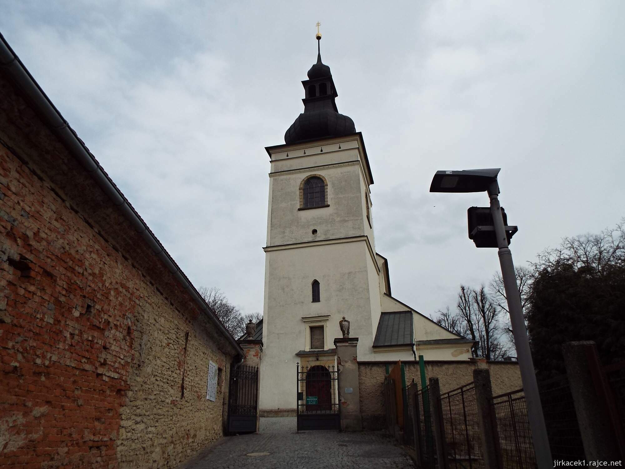 45 - Svitavy - Kostel sv. Jiljí 26 - věž a brána na hřbitov