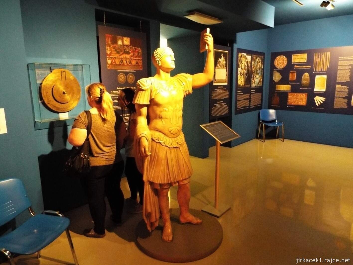 A - Šternberk - Expozice času 16 - Čas a kalendáře