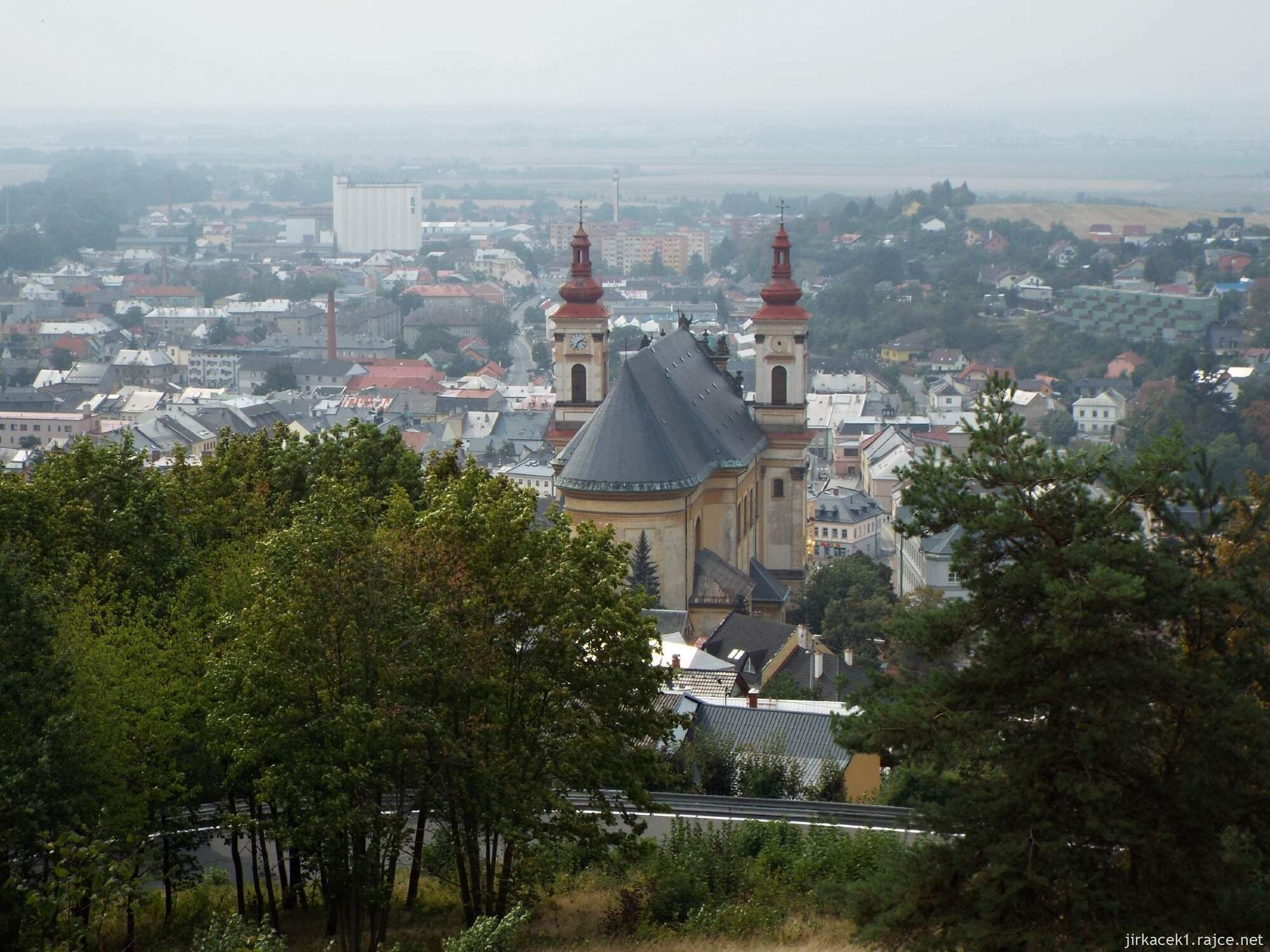 Šternberk - NS Prabába 052 - zelená budka - výhled na Šternberk