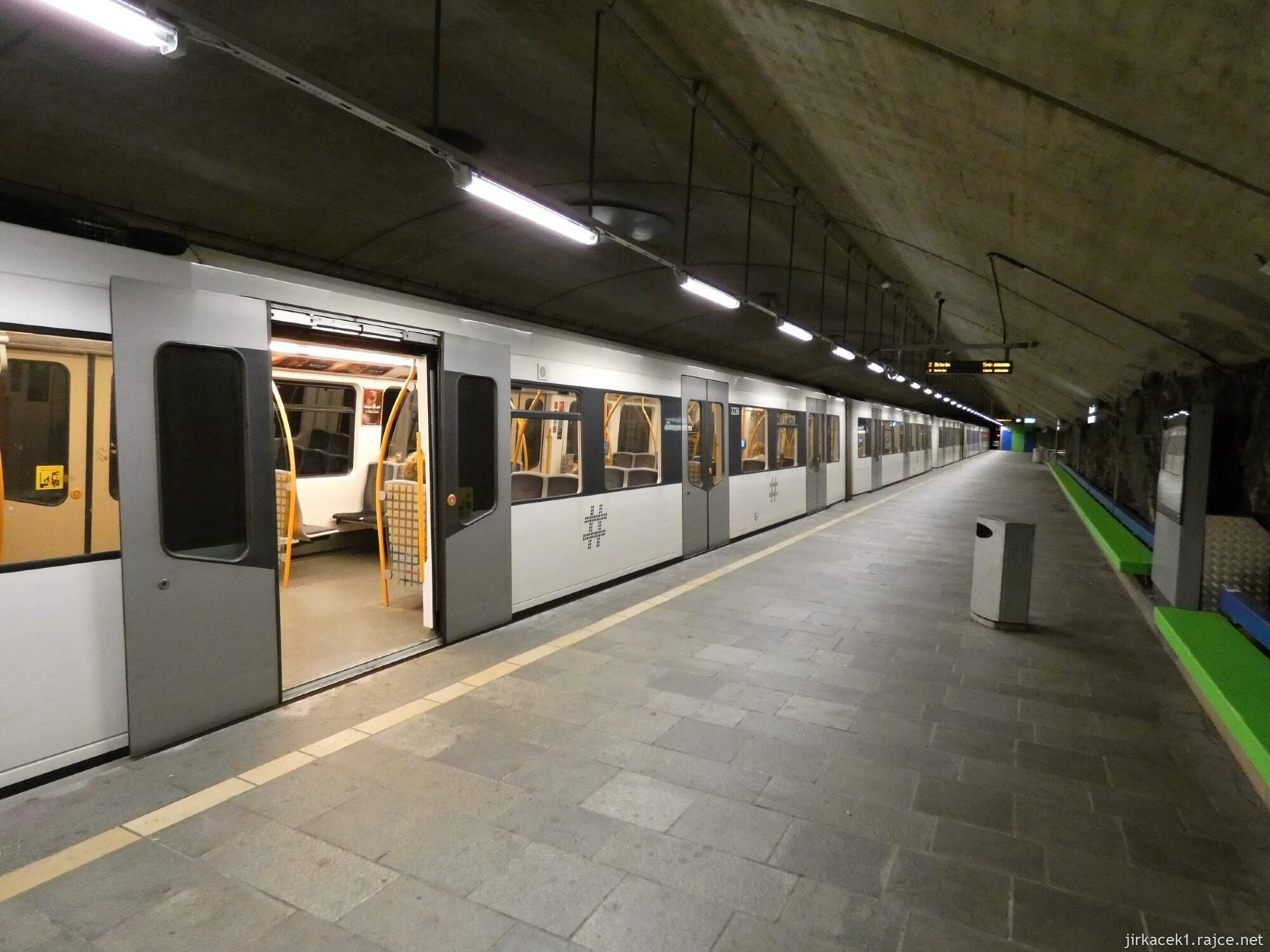 1b - cesta metrem v Oslu 003 Oslo - městský park Studenterlunden Jirka Komentáře Zatím žádný komentář 3. 7. 2024, 12:32 1/60 s ƒ/2.8 4 mm 800 Vytvořte z alba: