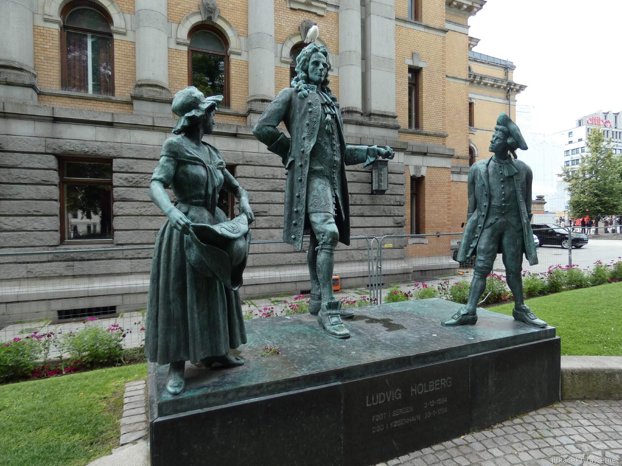 1c - Oslo - park Studenterlund​en - fontána Påfuglen 006 - sousoší Ludvig Holberg  Oslo - městský park Studenterlunden Jirka Komentáře Zatím žádný komentář  3. 7. 2024, 13:08 1/400 s ƒ/2.8 4 mm 80 Vytvořte z alba:   