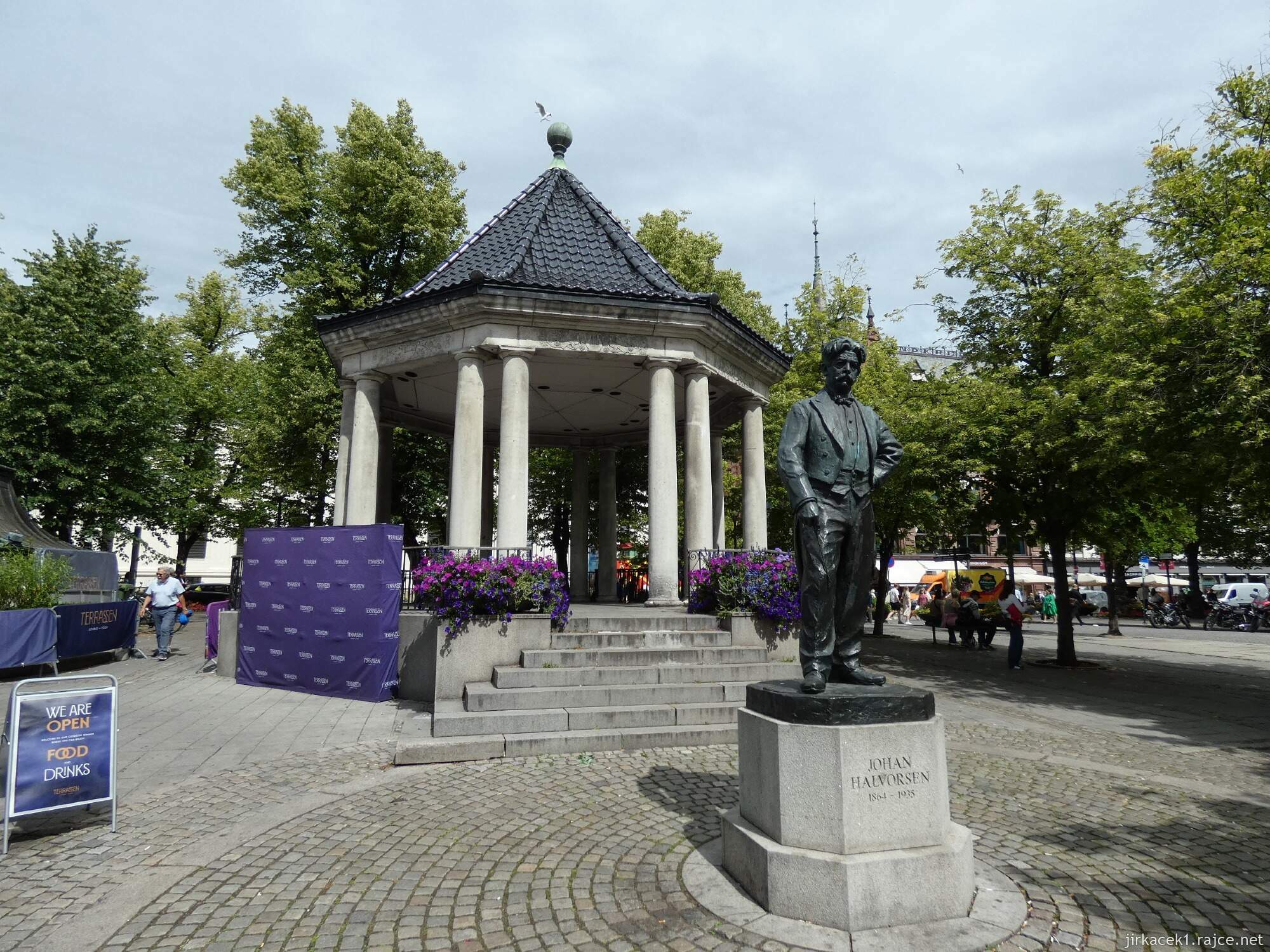 1c - Oslo - park Studenterlund​en - fontána Påfuglen 008 - Johan Halvorsen  Oslo - městský park Studenterlunden Jirka Komentáře Zatím žádný komentář  3. 7. 2024, 13:16 1/2000 s ƒ/2.8 4 mm 80 Vytvořte z alba:   