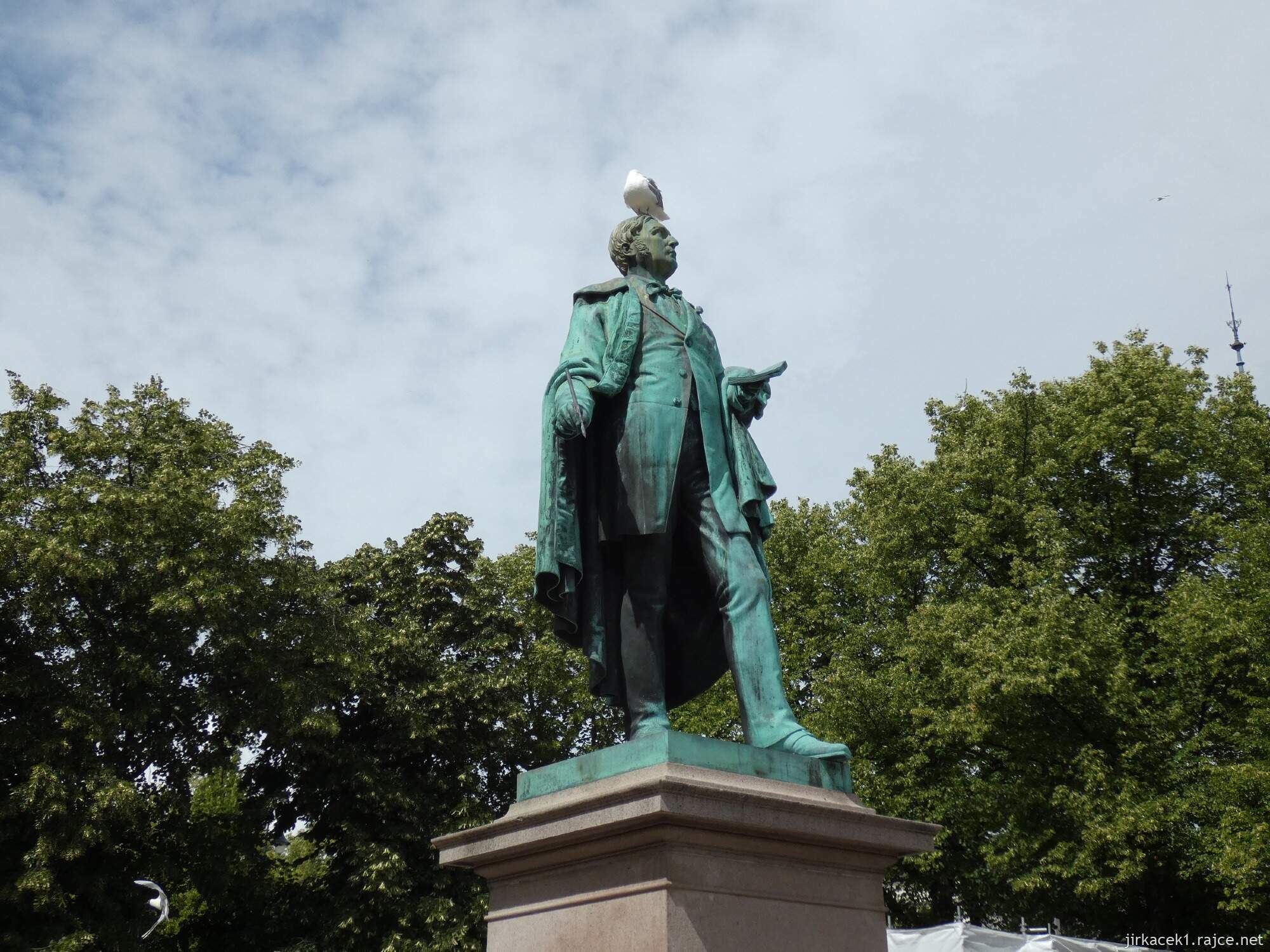 1c - Oslo - park Studenterlund​en - fontána Påfuglen 012 - Henrik Wergeland  Oslo - městský park Studenterlunden Jirka Komentáře Zatím žádný komentář  3. 7. 2024, 13:22 1/1300 s ƒ/3.7 8 mm 80 Vytvořte z alba:   