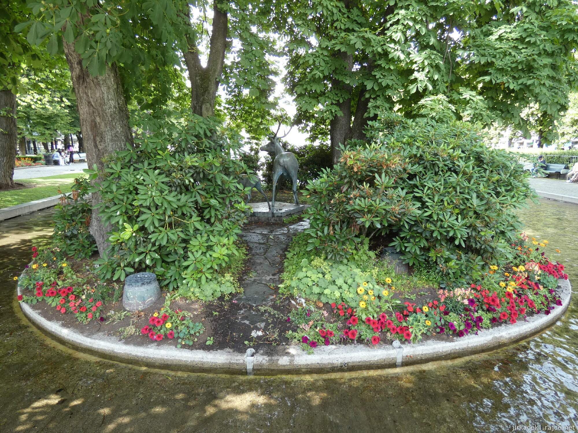 1c - Oslo - park Studenterlunden - fontána Påfuglen 026 - ostrůvek se sochou Hjortegruppen Oslo - městský park Studenterlunden Jirka Komentáře Zatím žádný komentář 3. 7. 2024, 13:31 1/80 s ƒ/2.8 4 mm 80 Vytvořte z alba: