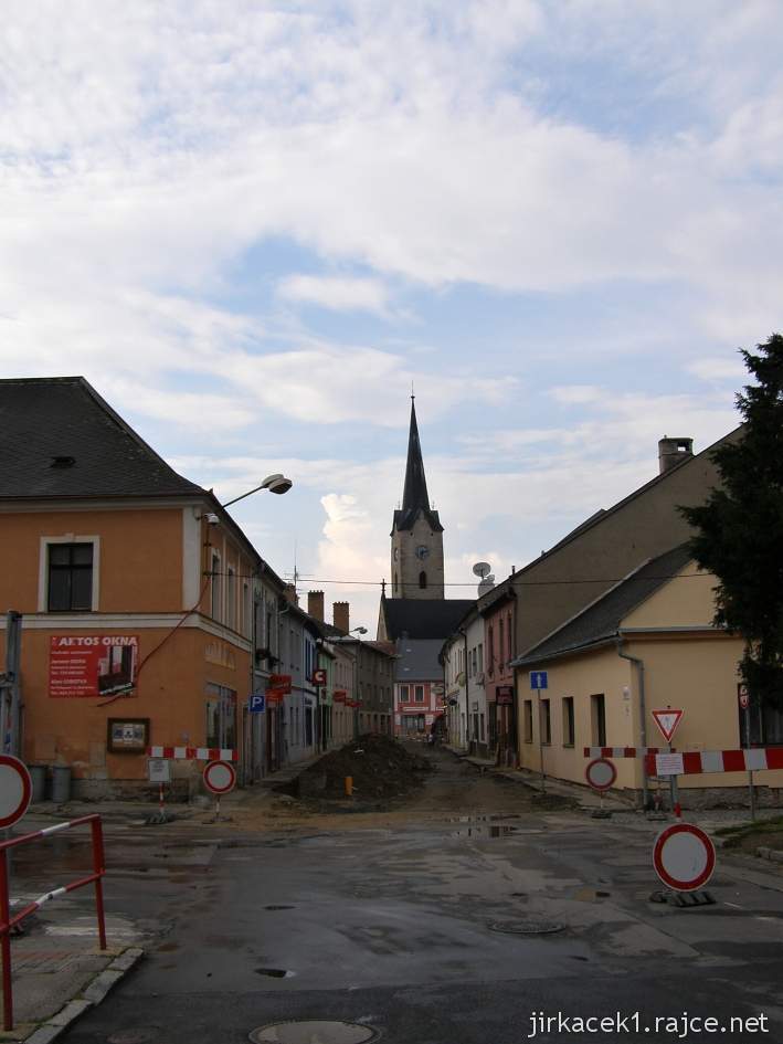 Mohelnice - kostel sv. Tomáše z Canterburry - pohled od autobusového nádraží