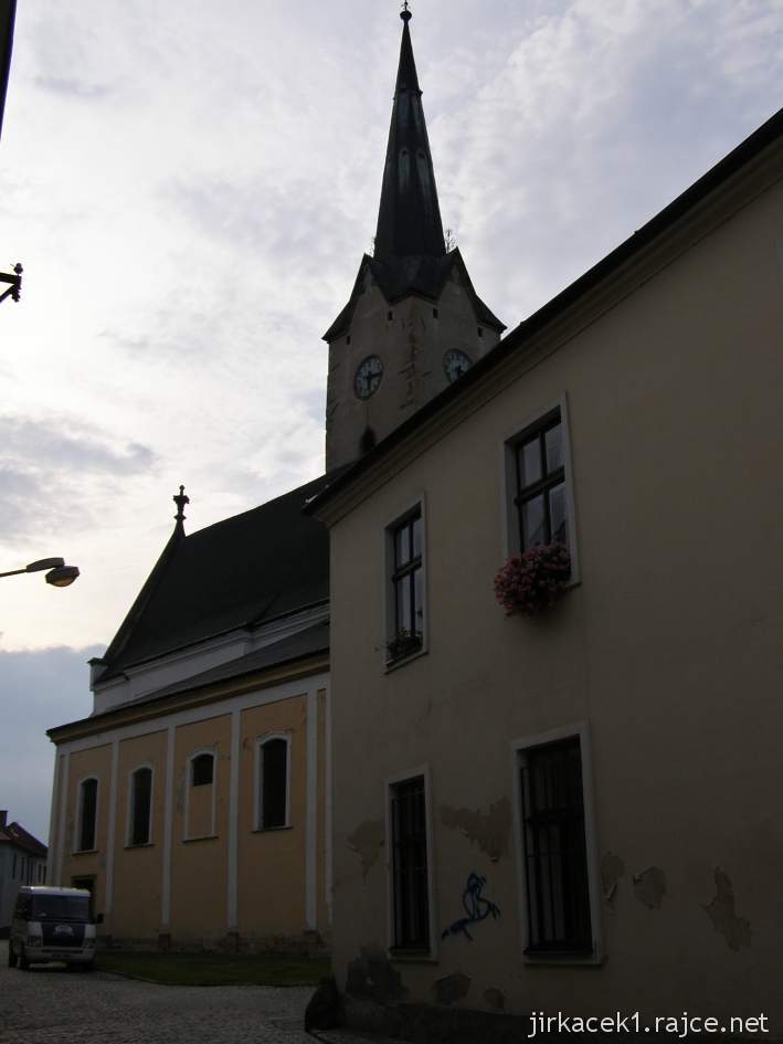 Mohelnice - kostel sv. Tomáše z Canterburry - pohled z Kostelního náměstí