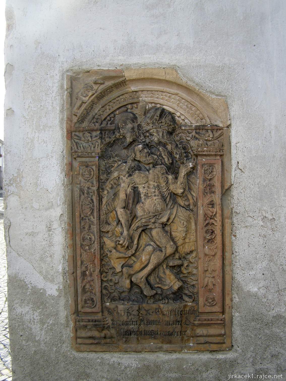 Mohelnice - kostel sv. Tomáše z Canterburry - reliéf na zdi