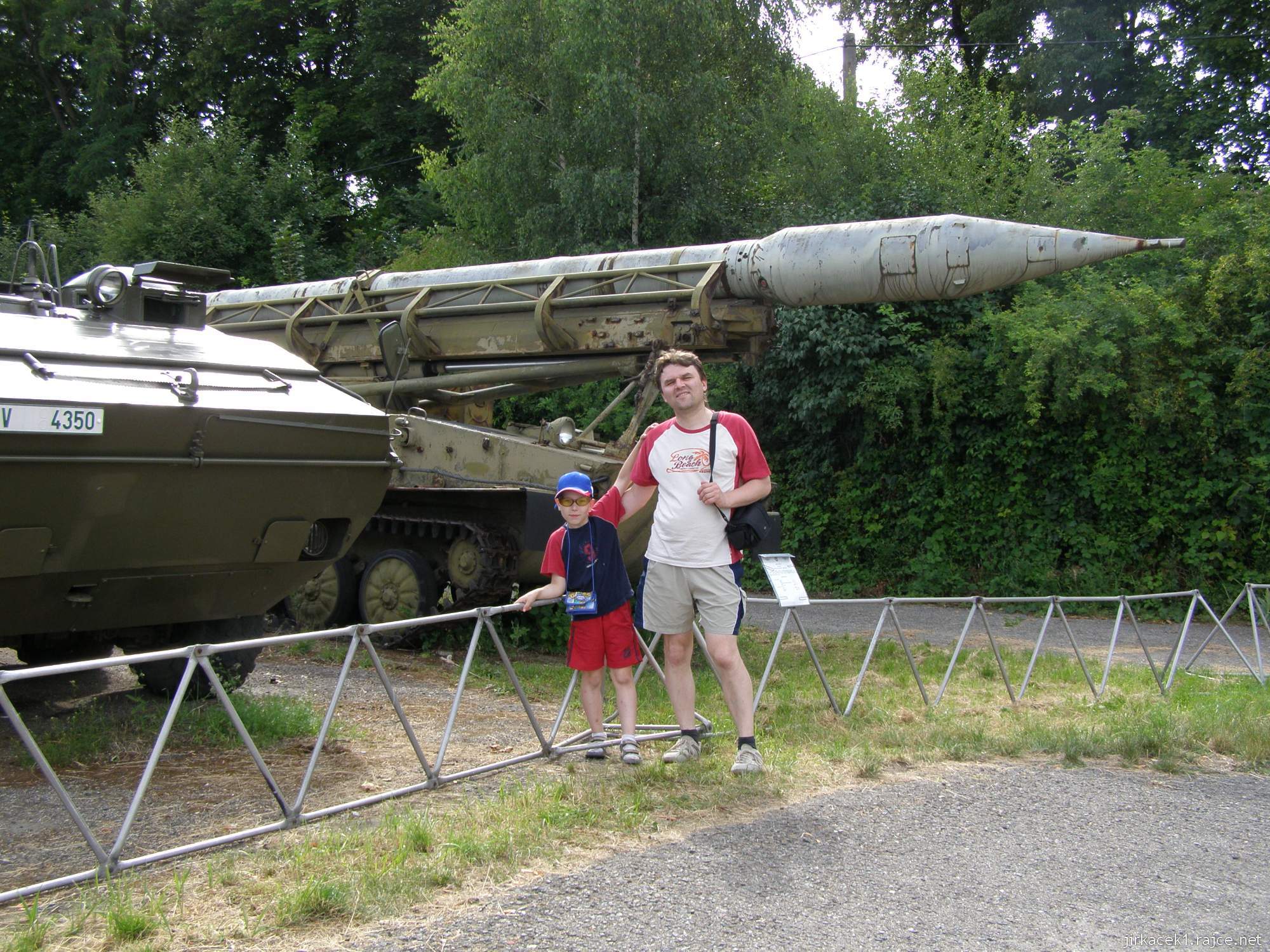 Vyškov - vojenské a letecké muzeum - Raketový komplex „2K6 Luna-2″Raketa 3R10 na podvozku PT-76