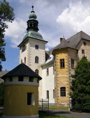 Janovice u Rýmařova - zámek - věžička na nádvoří