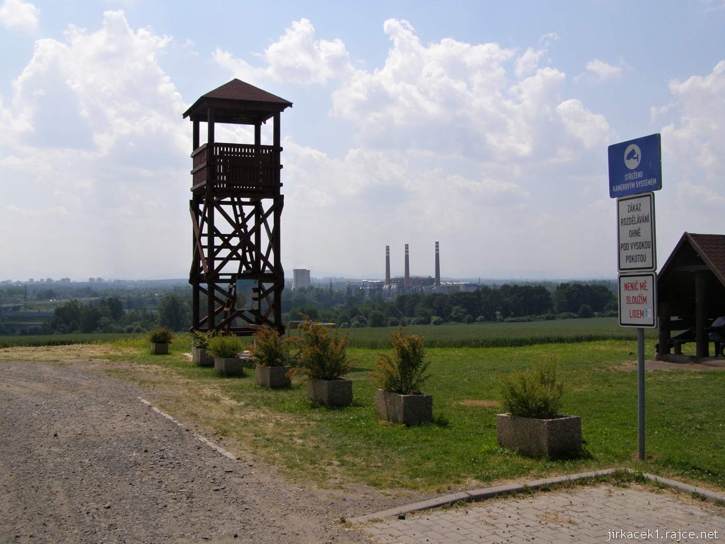 Ostrava - Hošťálkovice - vyhlídková věž 03 - areál u věže