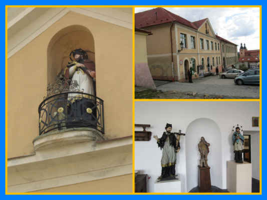 Baldachýn sv. Jana Nepomuckého z roku 1710 - je nad vchodem do Městského muzea a galerie, je zde také Kulturní a informační centrum. V muzeu je expozice regionu Nepomucka, památky vztahující se k Zelené Hoře, černým baronům, sestřenému letadlu US Liberátor. Je zde také několik sošek a exponátů sv.Jana Nepomuckého.