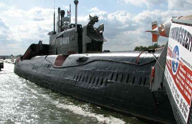 Balt0909_091 - Ponorka třídy "Juliett" U-461 (K-24) byla postavena v polovině 60. let. Jedná se o dieselem poháněnou loď, téměř 100 metrů dlouhou o výtlaku 4 000 tun. Vybavena je kromě torpédy čtyřmi nosiči raket, které mohla odpalovat z hladiny na cíle na moři i pevnině.