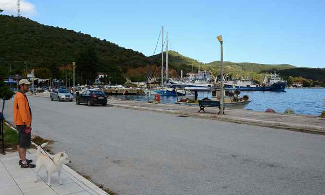 Porto Koufos je přístav téměř na konci poloostrova.