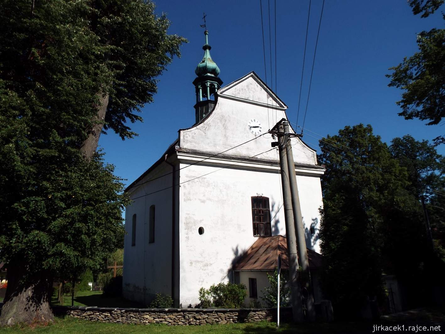 Mezina - kostel Nejsvětější Trojice - čelní pohled