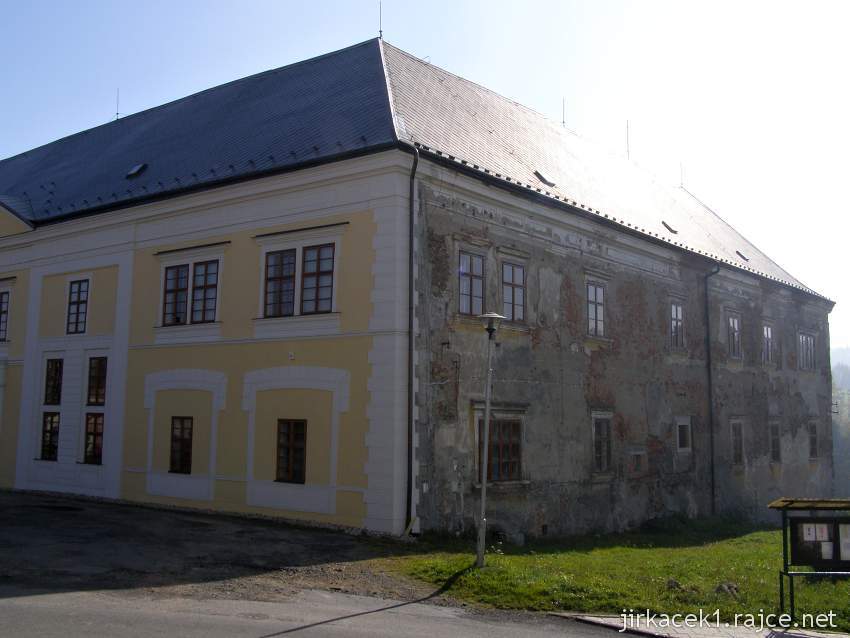 zámek Potštát - čelní strana a boční strana