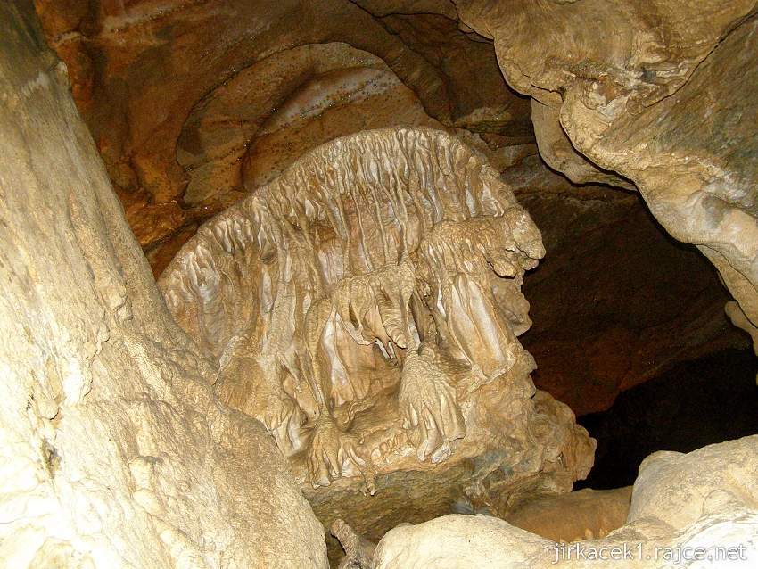 Ostrov u Macochy - jeskyně Balcarka - Wilsonovy rotundy - vodopád
