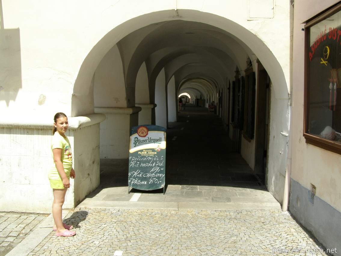 Nový Jičín - podloubí domů na Masarykově náměstí