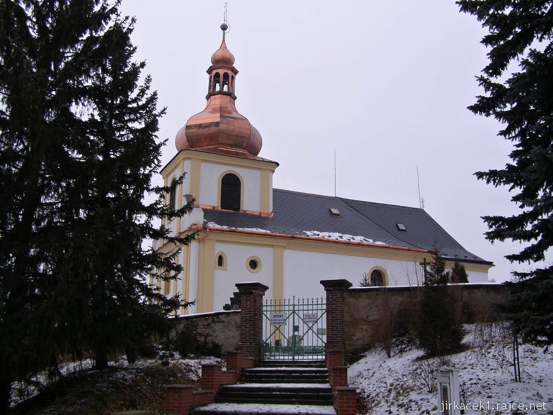 Běstovice - kostel Všech svatých - schodiště do kostelního areálu