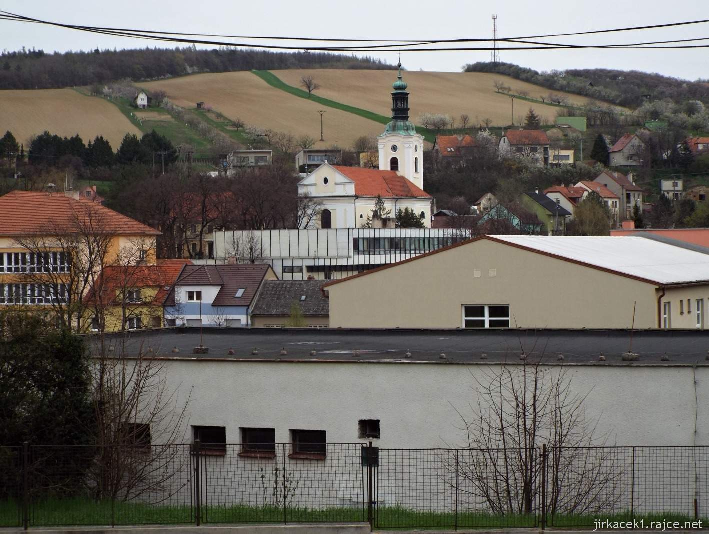 01 - Ždánice - kostel Nanebevzetí Panny Marie 09 - pohled od zámku