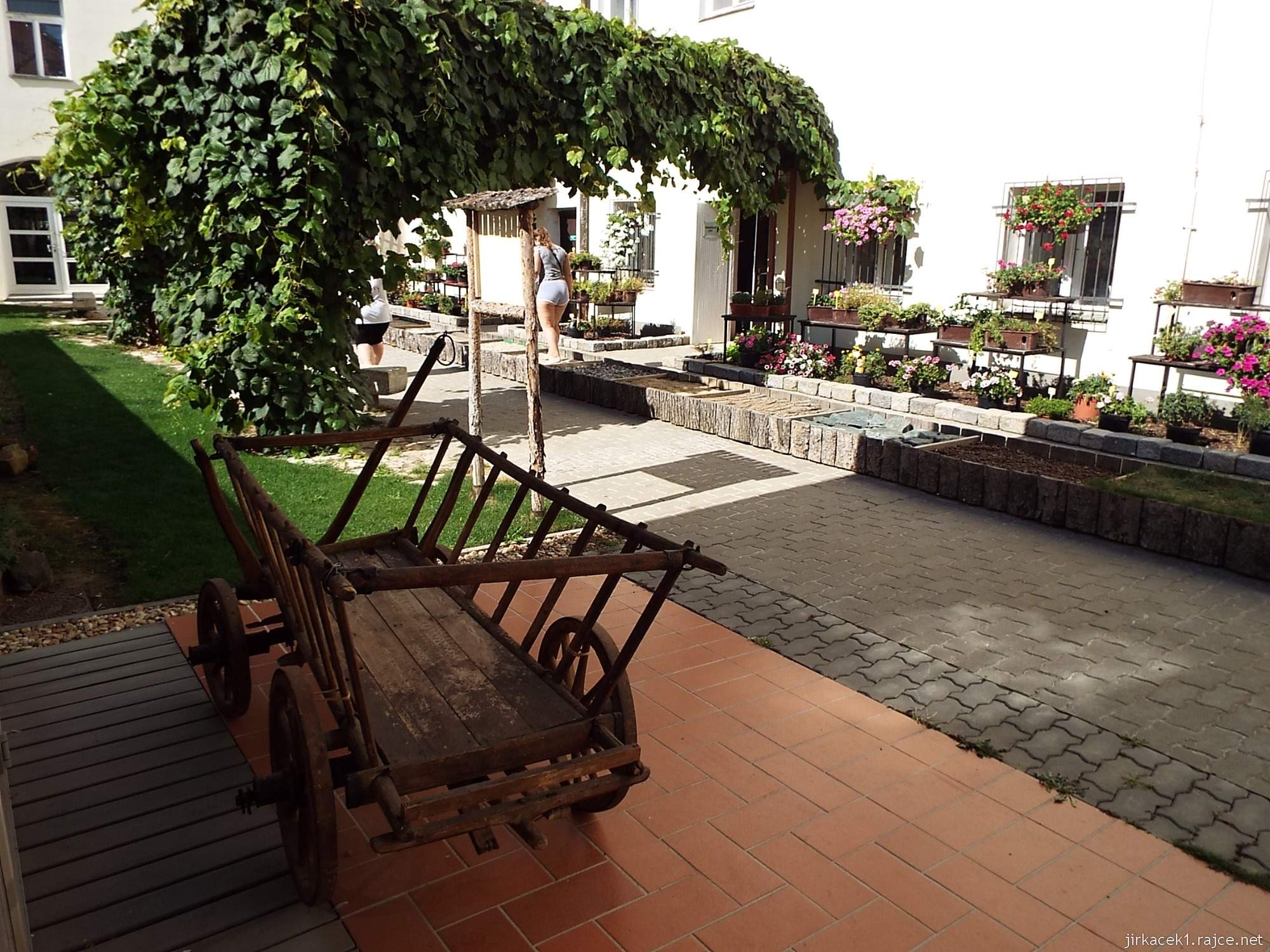 Valtice - zemědělské muzeum 29 - na stezce bosou nohou