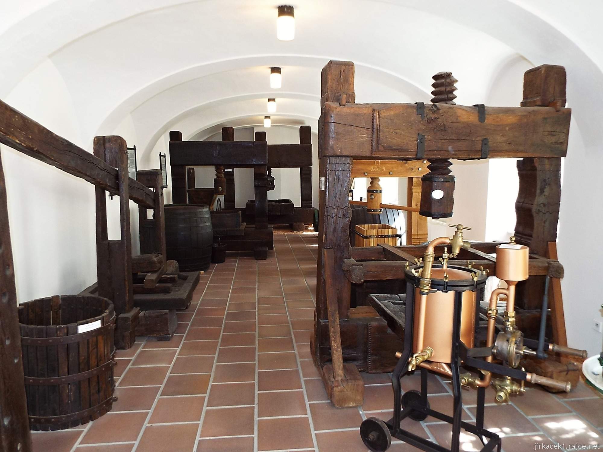 Valtice - zemědělské muzeum 40 - expozice vinařství - vinné lisy